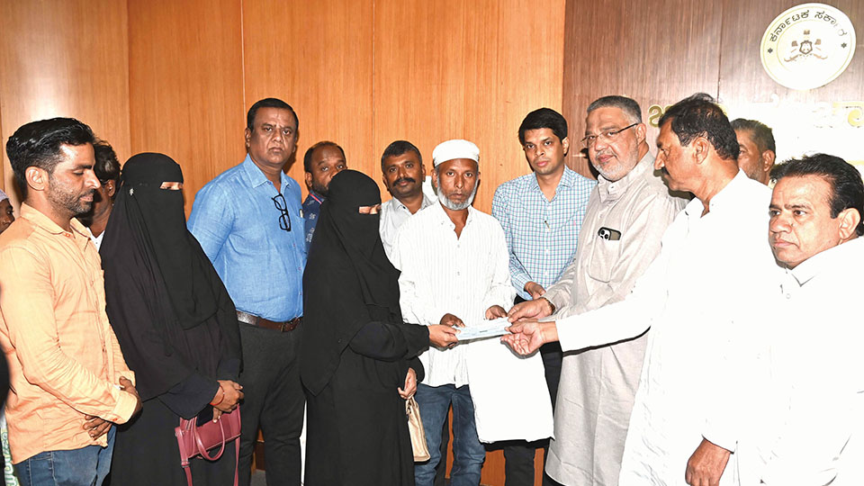 Drowning of four Madrasa students: Rs. 2 lakh compensation cheques given to parents