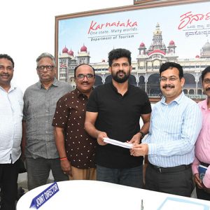 Tonga stand on Town Hall footpath: Prathap Simha blames MCC Commissioner’s ‘blatant act’