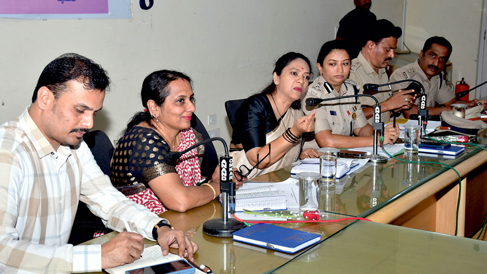 Do not ill-treat women complainants