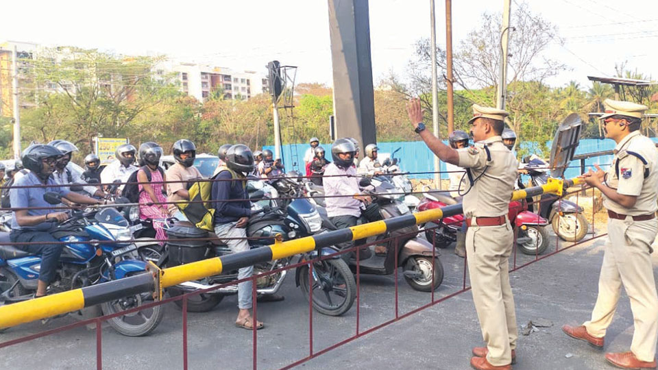 RPF conducts awareness on safe Railway Level Crossing
