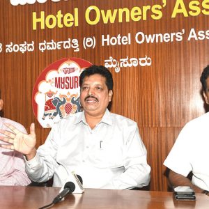 Hoteliers demand 25 percent LPG cylinder supply to hotel industry