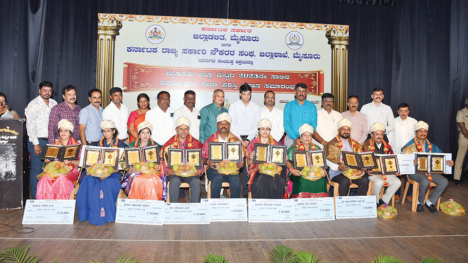 Sarvothama Seva Awards presented