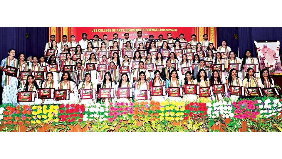 998 students graduate from JSS College of Arts, Commerce and Science