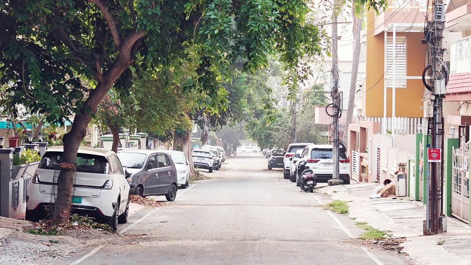 Free parking costing Mysuru its footpaths