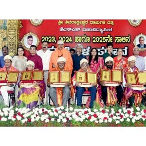 Suttur Mutt confers Awards