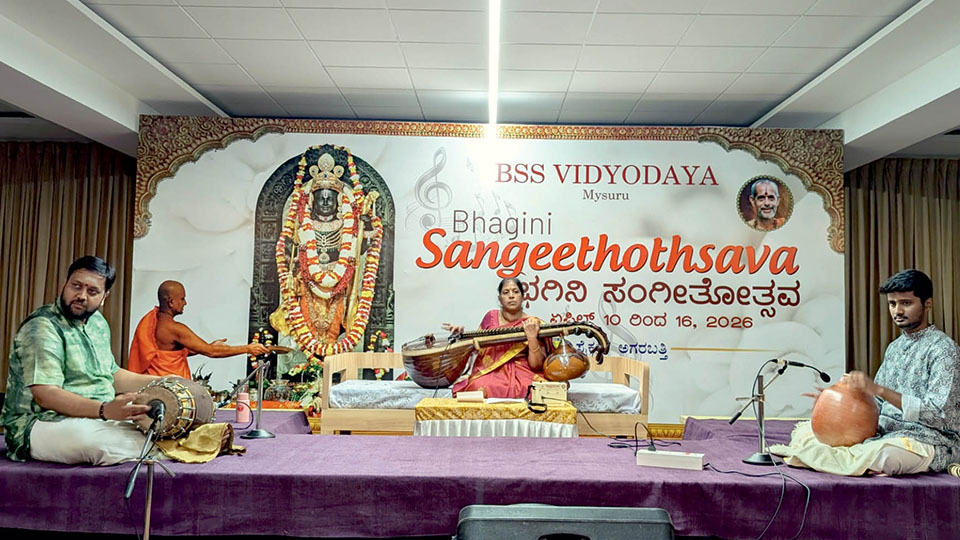  Vidu. M.S. Rajalakshmi presents veena concert