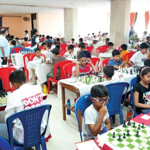 400 players make a move in 3-day chess championship