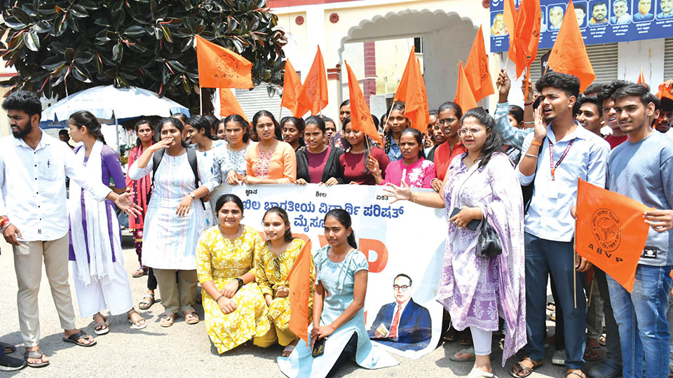 Busting of synthetic drugs unit in Hunsur: ABVP activists, students stage stir for stern action