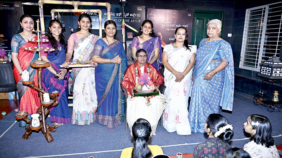 Solo play ‘Deepadharini’ staged