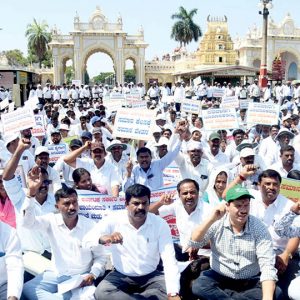 Govt. Land Surveyors take out ‘Chalo Mysuru’ rally