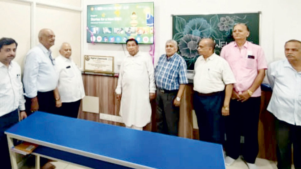 Agarwal Samaj donates Digital Classroom for Mahavir Instt.