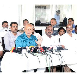 Ex-Minister S.R. Mahesh alleges corruption in ragi purchase