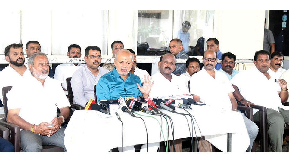 Ex-Minister S.R. Mahesh alleges corruption in ragi purchase