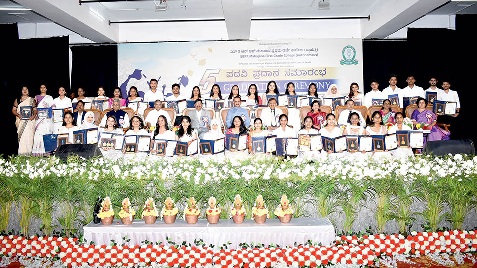 Dr. C.N. Manjunath warns students against ‘digital media’ addiction