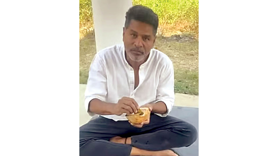 Dancer Prabhudeva moves hearts with his simplicity