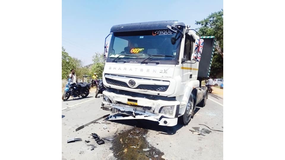 Three killed in tipper-car collision on Gundlupet NH-766