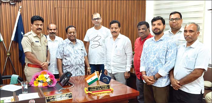 Members of Mysuru District Gold & Silver Workers Development Association,