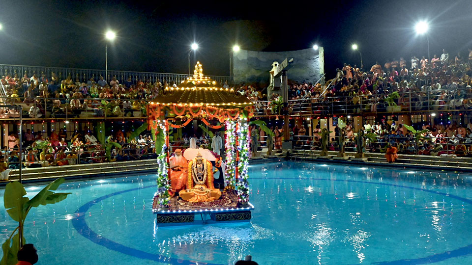 Hundreds witness Teppotsava of Sri Datta Venkateshwara at Saptarshi Sarovara