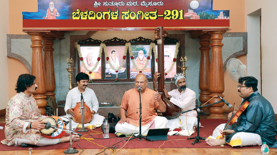 Vid. Ballary M. Raghavendra performs at Suttur Mutt in city