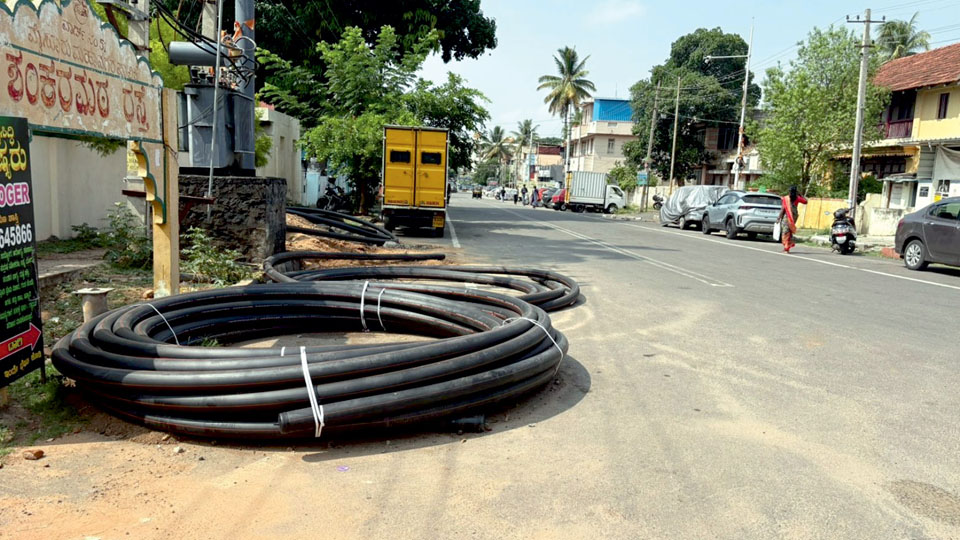 Gas pipeline material obstructing traffic