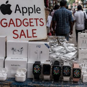 Sale of fake Apple gadgets on K.T. Street: 9 shops booked
