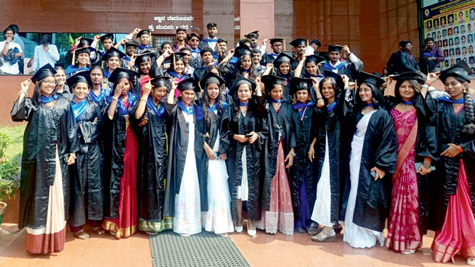 Graduation Day celebrations held at Seshadripuram Degree College