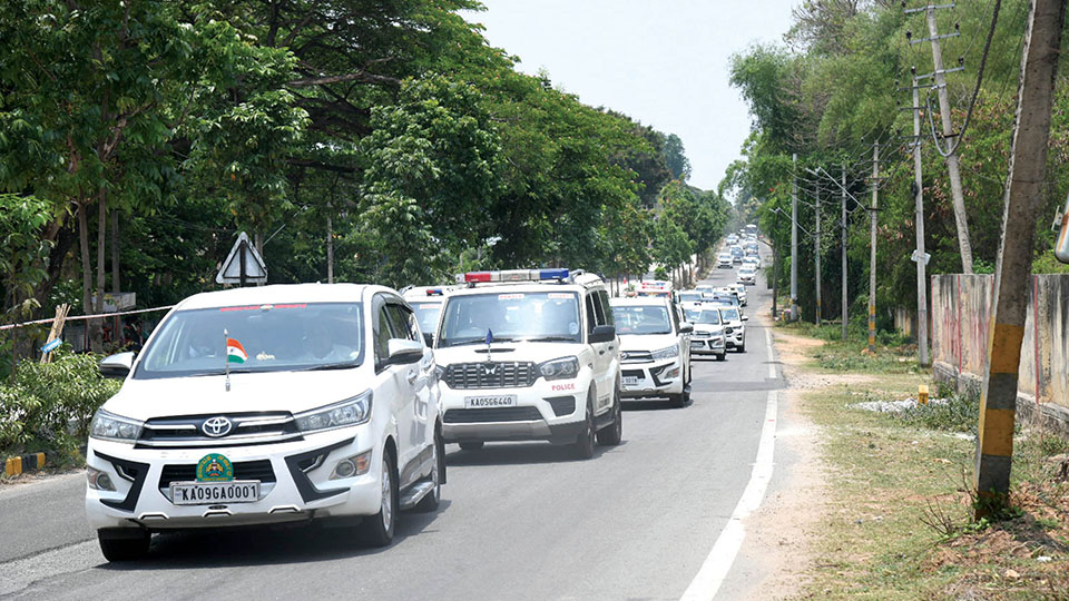 PM’s call for fuel austerity: CM Siddaramaiah on inspection-spree in Mysuru; 30-vehicle convoy raises eyebrows