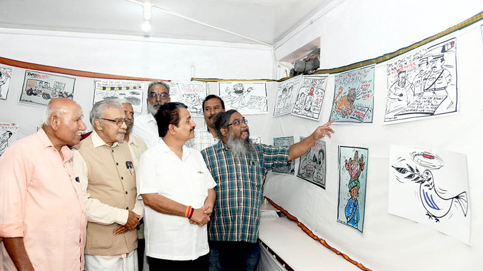 Cartoon expo on War and Peace  held