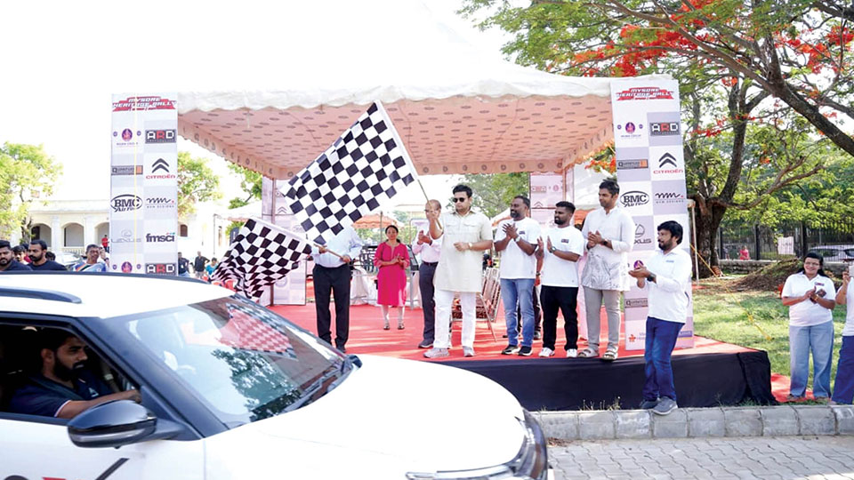 MP Yaduveer Wadiyar flags off Mysuru Heritage Car rally