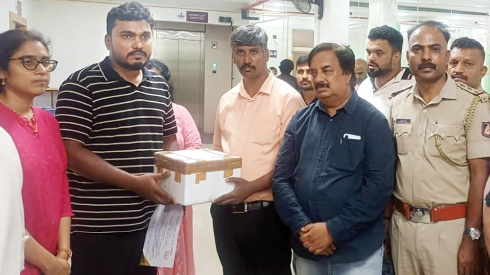 Amid grief, husband donates wife’s eyes