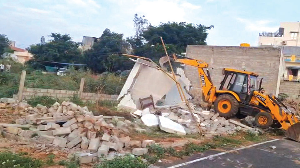 MDA reclaims encroached land worth Rs. 1.5 crore