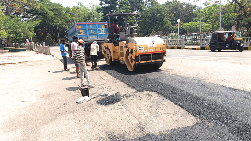 Pothole-hit roads get mere patchwork