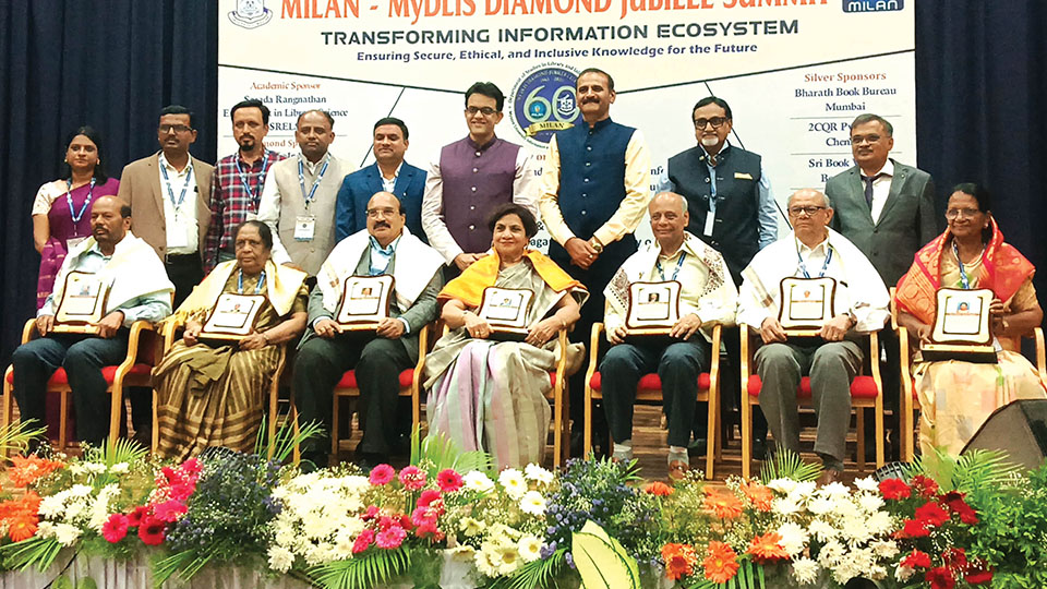 Fake info on social media poses bigger challenge: VC