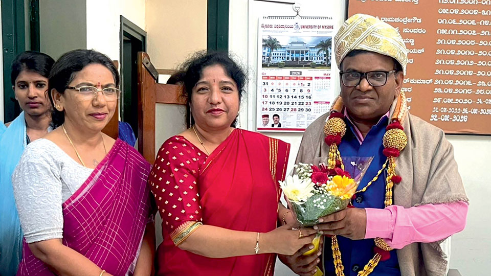Prof. Nanjaiah Honganur takes charge as KIKS Director