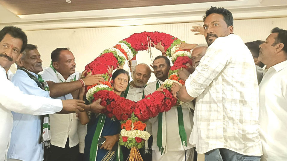 Ex-ZP member S. Madegowda returns to JD(S) from Congress