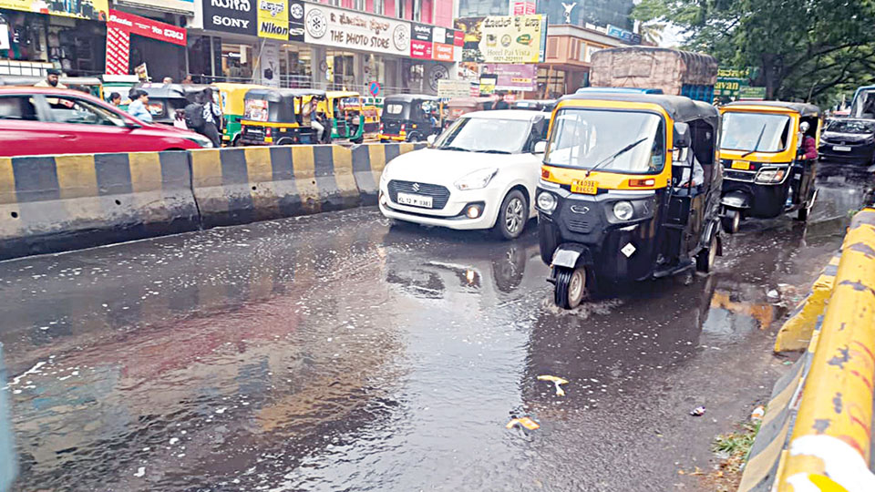 Motorists struggle as rainwater inundates city’s roads