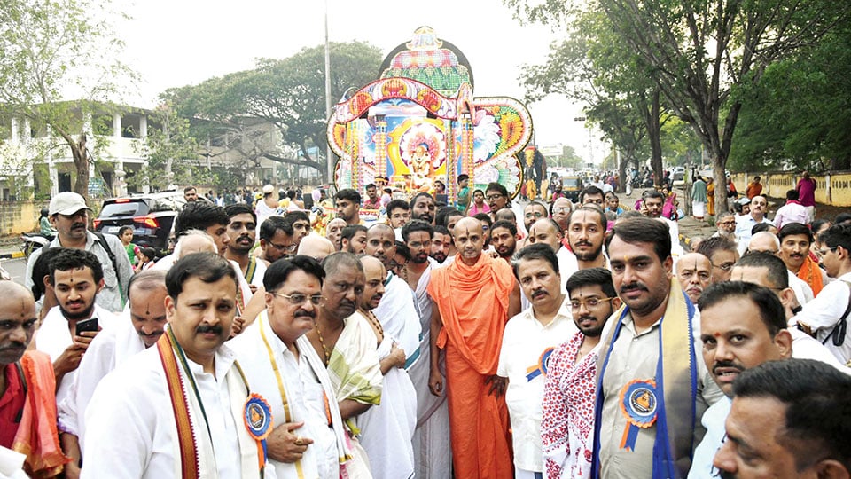Satyatmatheertha Sripadangal’s 33-day Digvijaya Yatra in city