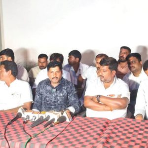 Leaders accuse S.R. Mahesh of dividing JD(S) in Chamundeshwari
