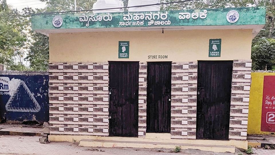 Public toilet remains closed