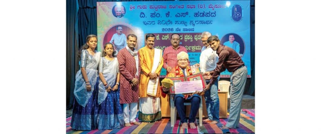 Pt. K.S. Hadapada Award conferred on Pandit Rajendra Nakod