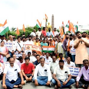 BJP, Hindu outfit stage demonstration