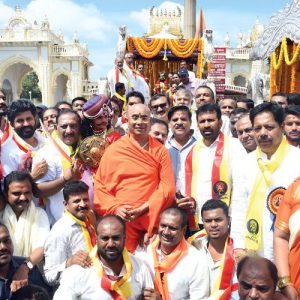 Grand procession marks Kempegowda Jayanti 