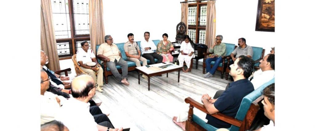 MGP urges Police, MCC to clear footpath encroachments