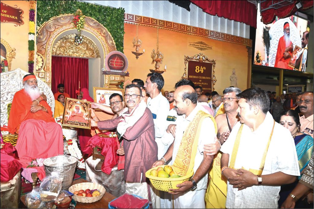 Arivu Samsthe offers ‘Guru Vandana’ to Sri Ganapathy Sachchidananda Swamiji