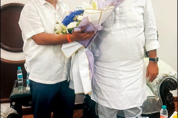 H.V. Rajeev calls  on CM in Delhi