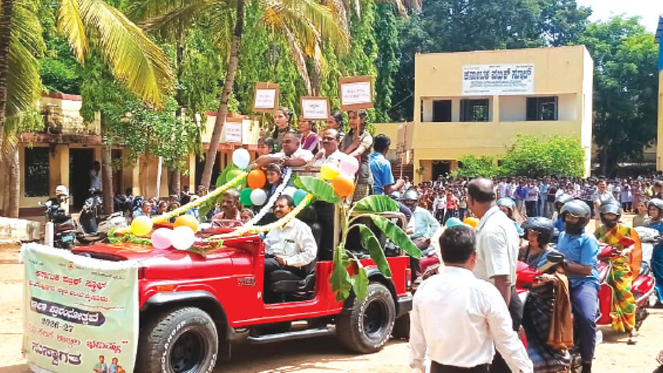 Students back to school after holidays