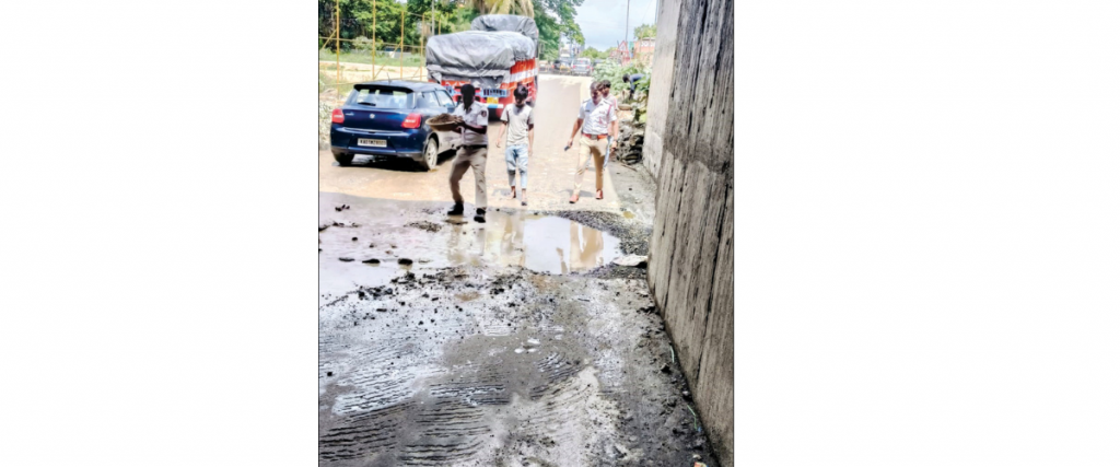 Police step in to fill waterlogged pothole