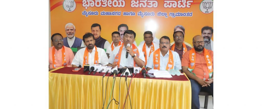 ‘Let Suttur Seer inaugurate Dasara festivities this year’