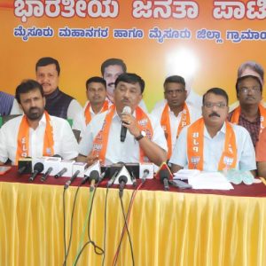 ‘Let Suttur Seer inaugurate Dasara festivities this year’