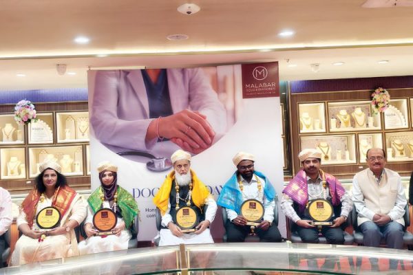 Malabar Gold and Diamonds honours prominent doctors